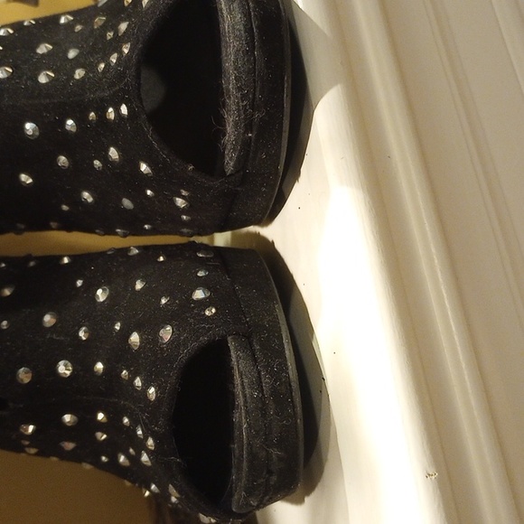 INC (Dillards) Heels - Picture 5 of 10